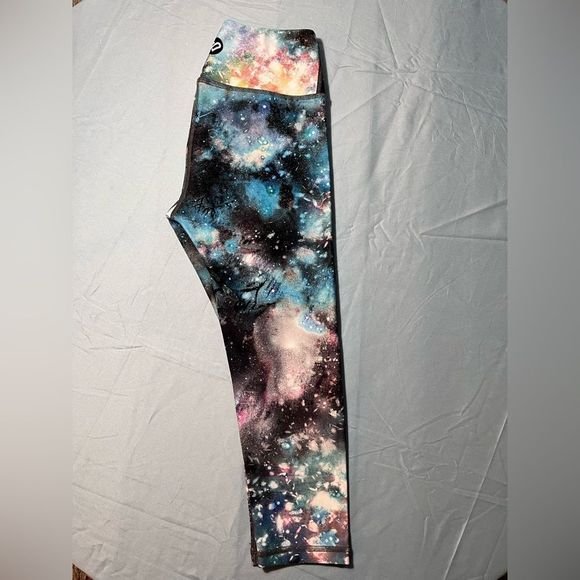 Silver Icing- Galaxy active wear capris leggings - Picture 1 of 6